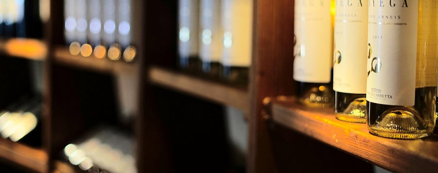 producent regałów na wino